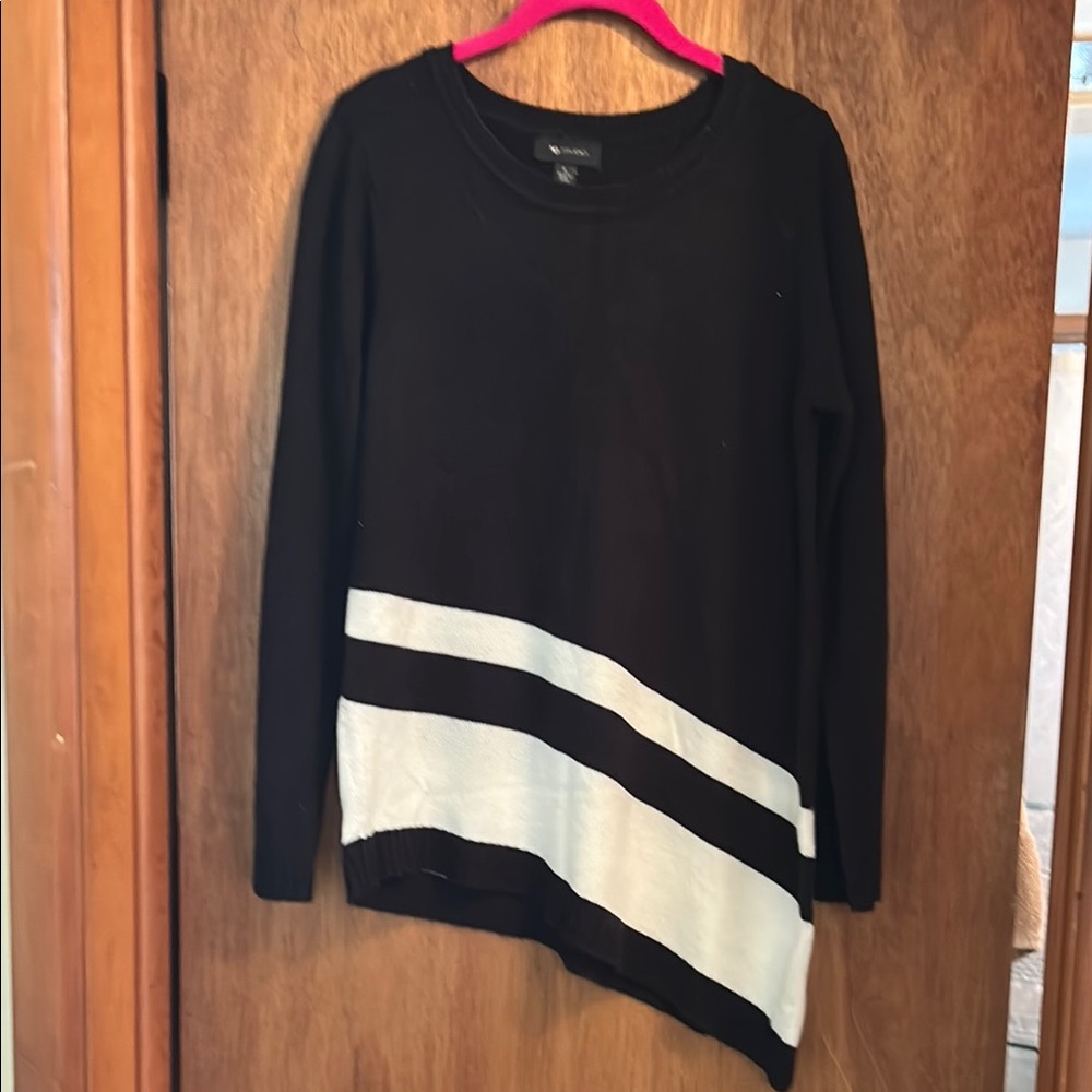 Women's Black and White Top